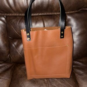 Portland leather goods mondelo brandy medium tote with black handles